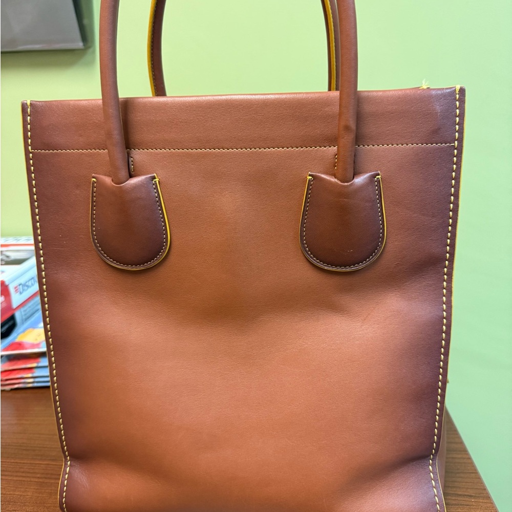 Coach cashin large brown Leather Bag with Floral Design inside.